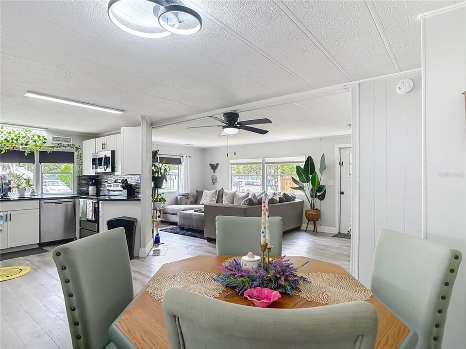 合同活跃: $215,000 (3 贝兹, 2 浴室, 1344 平方英尺)