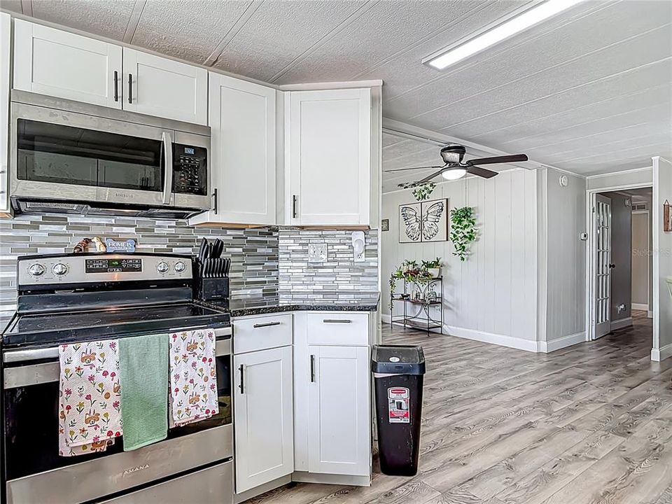 合同活跃: $215,000 (3 贝兹, 2 浴室, 1344 平方英尺)