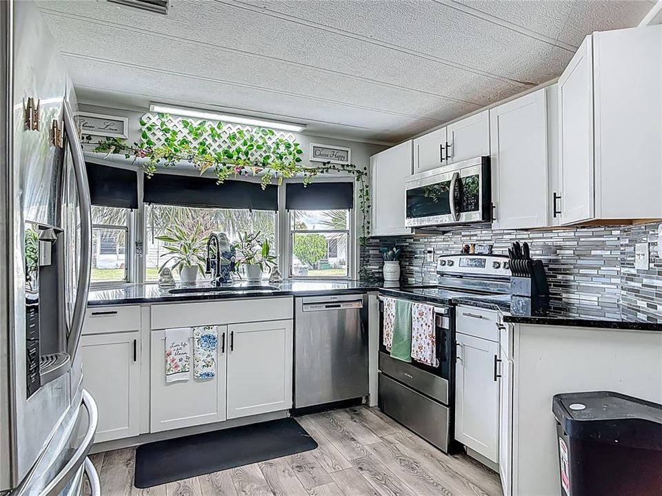 合同活跃: $215,000 (3 贝兹, 2 浴室, 1344 平方英尺)