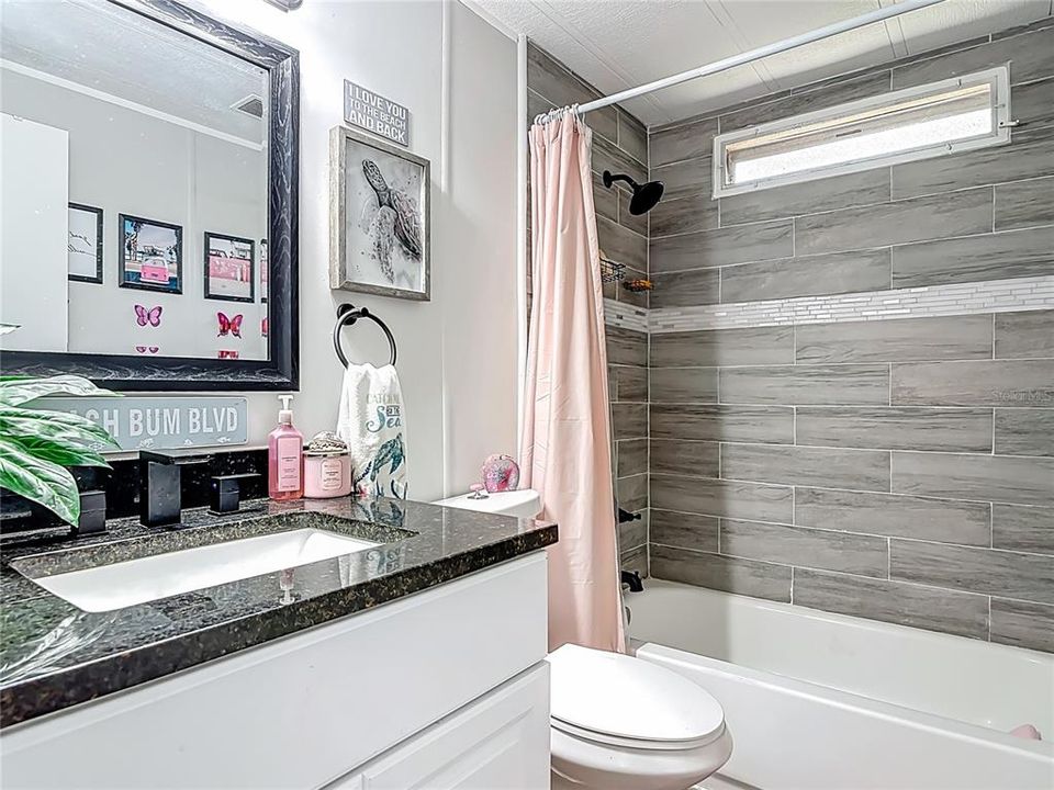 合同活跃: $215,000 (3 贝兹, 2 浴室, 1344 平方英尺)