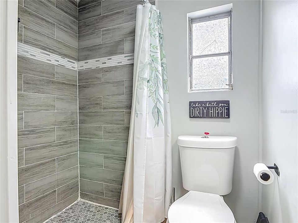 合同活跃: $215,000 (3 贝兹, 2 浴室, 1344 平方英尺)