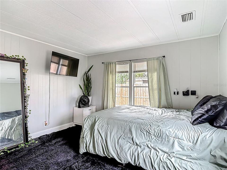 合同活跃: $215,000 (3 贝兹, 2 浴室, 1344 平方英尺)