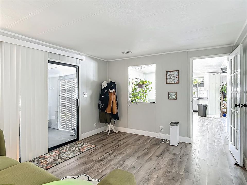 合同活跃: $215,000 (3 贝兹, 2 浴室, 1344 平方英尺)