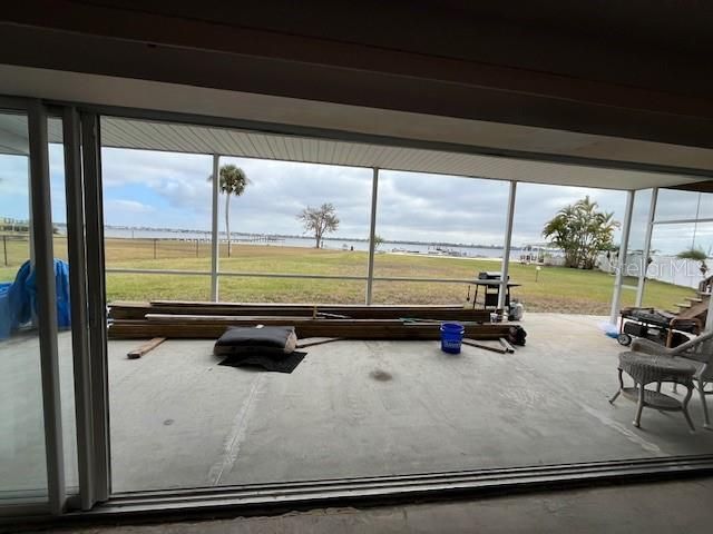 На продажу: $1,200,000 (0.83 acres)