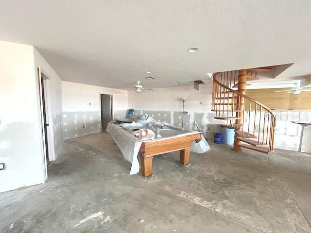 На продажу: $1,200,000 (0.83 acres)