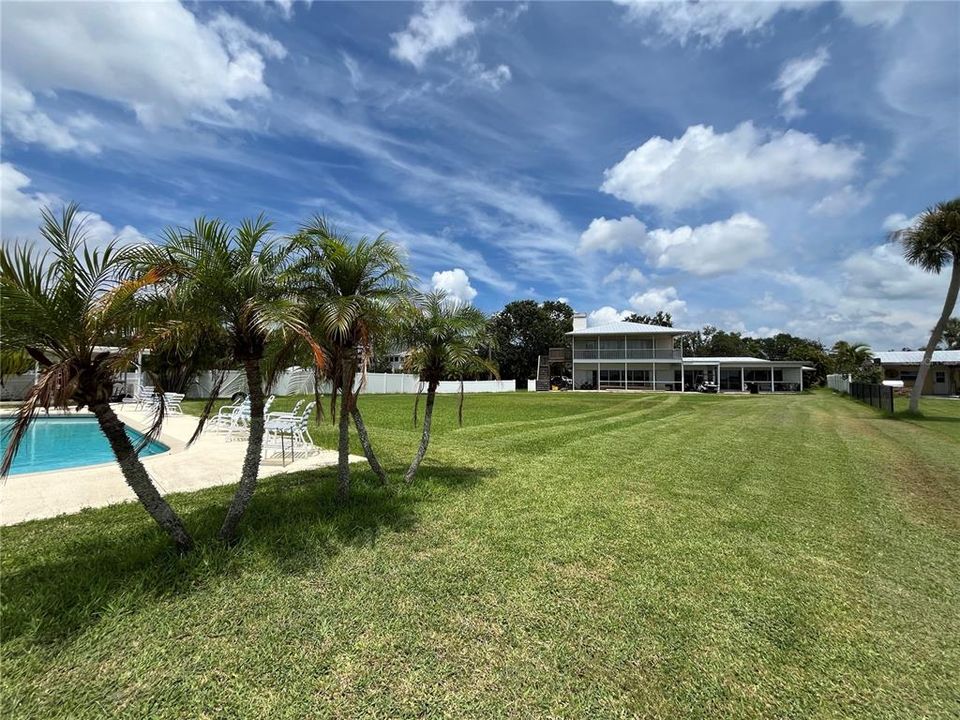 待售: $1,200,000 (0.83 acres)