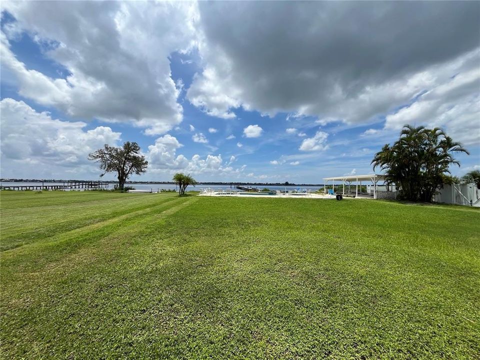 待售: $1,200,000 (0.83 acres)