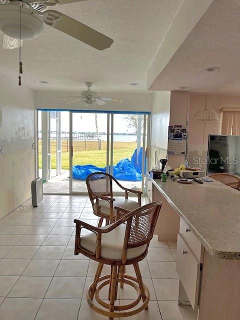 На продажу: $1,200,000 (0.83 acres)