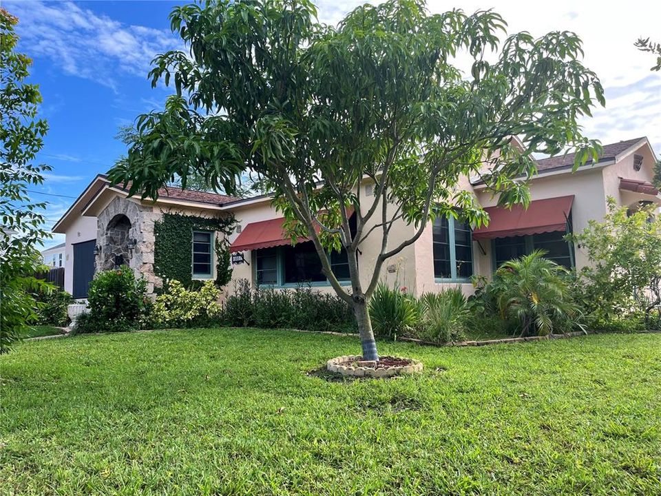 Recently Sold: $600,000 (2 beds, 2 baths, 1643 Square Feet)