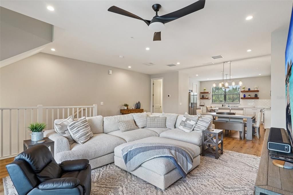 На продажу: $590,000 (3 спален, 3 ванн, 1937 Квадратных фут)