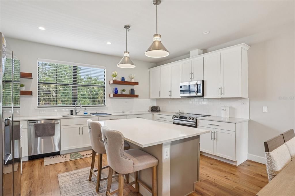 На продажу: $590,000 (3 спален, 3 ванн, 1937 Квадратных фут)