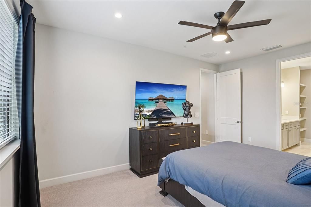 На продажу: $590,000 (3 спален, 3 ванн, 1937 Квадратных фут)