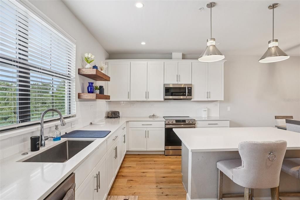 На продажу: $590,000 (3 спален, 3 ванн, 1937 Квадратных фут)