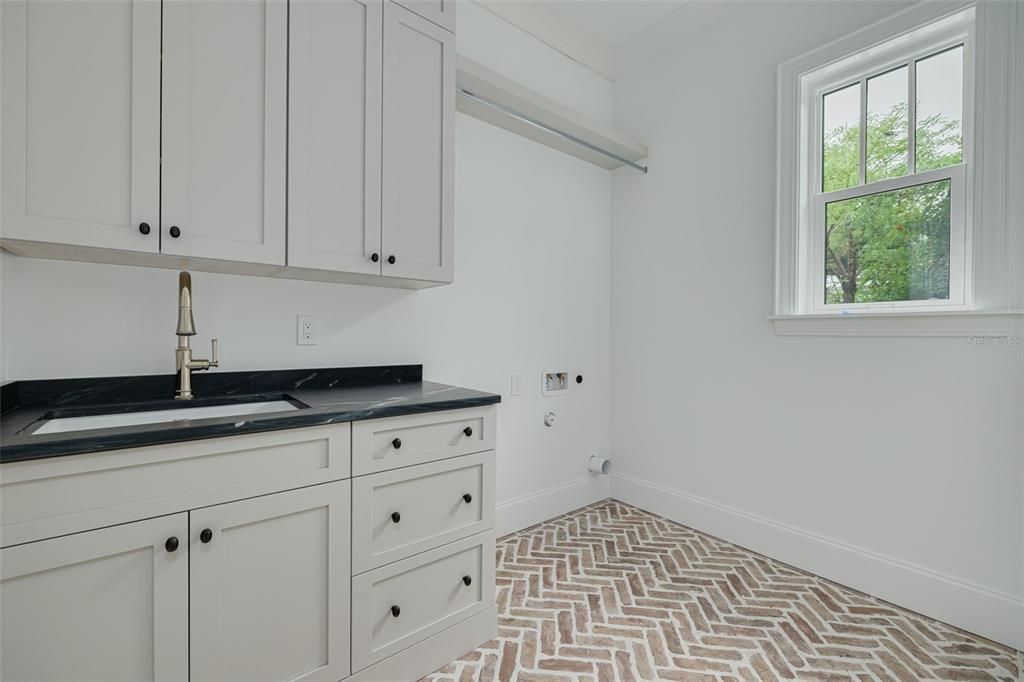 待售: $1,795,000 (6 贝兹, 4 浴室, 3589 平方英尺)