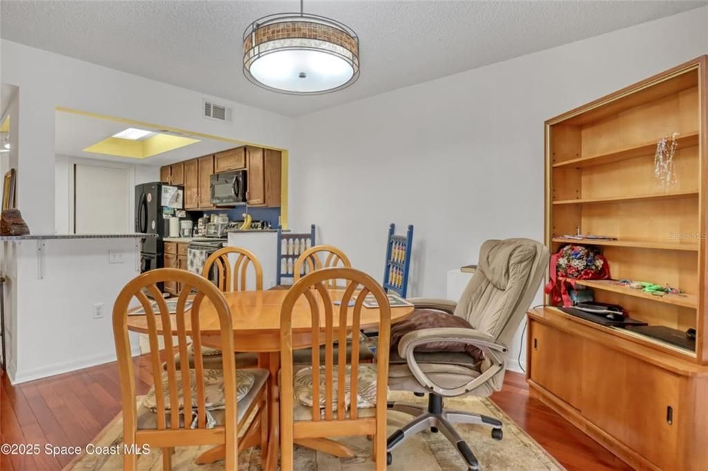 For Sale: $175,000 (3 beds, 3 baths, 1618 Square Feet)