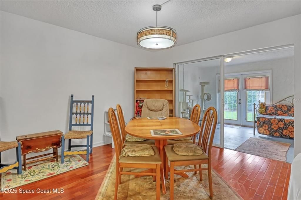 For Sale: $175,000 (3 beds, 3 baths, 1618 Square Feet)