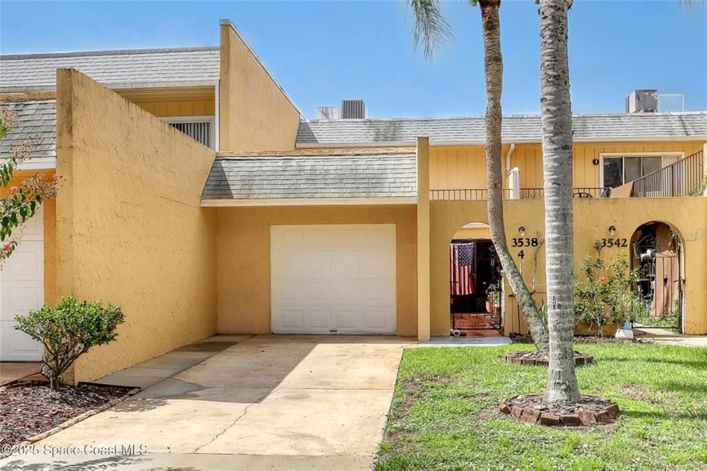 For Sale: $175,000 (3 beds, 3 baths, 1618 Square Feet)