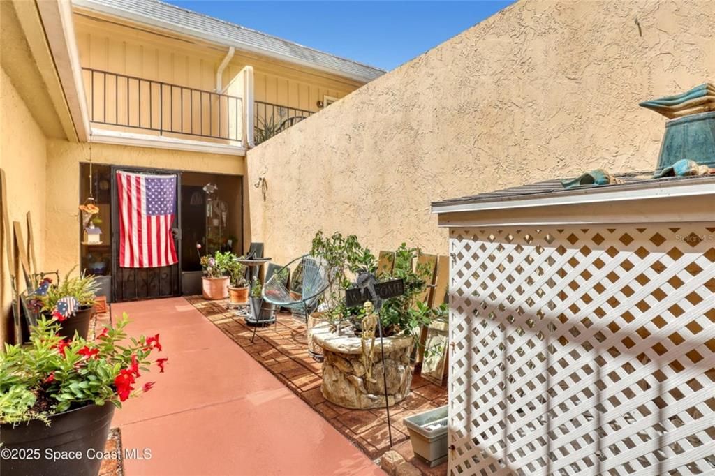 For Sale: $175,000 (3 beds, 3 baths, 1618 Square Feet)