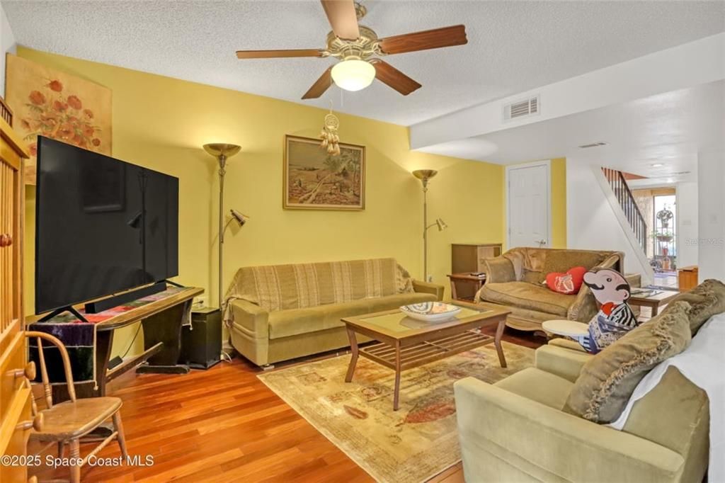 For Sale: $175,000 (3 beds, 3 baths, 1618 Square Feet)