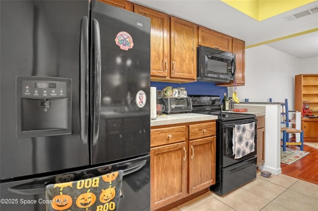 For Sale: $175,000 (3 beds, 3 baths, 1618 Square Feet)