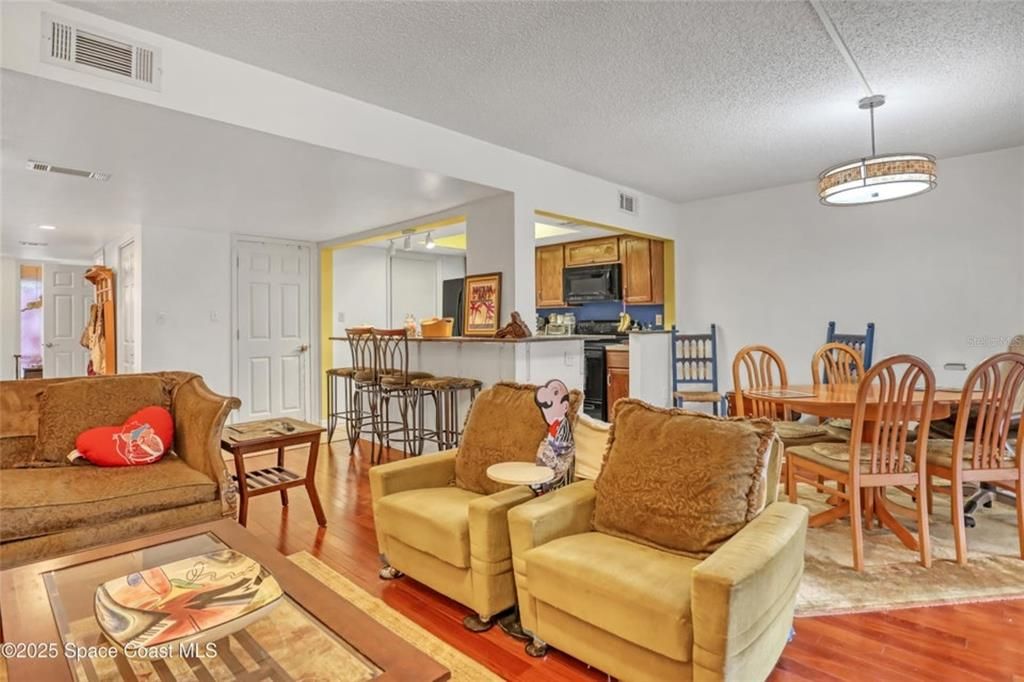 For Sale: $175,000 (3 beds, 3 baths, 1618 Square Feet)