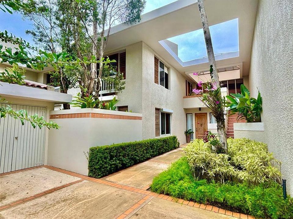 For Rent: $14,000 (3 beds, 3 baths, 3086 Square Feet)