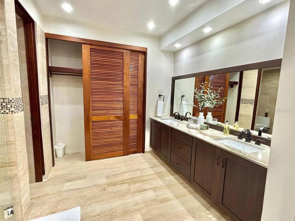 For Rent: $14,000 (3 beds, 3 baths, 3086 Square Feet)