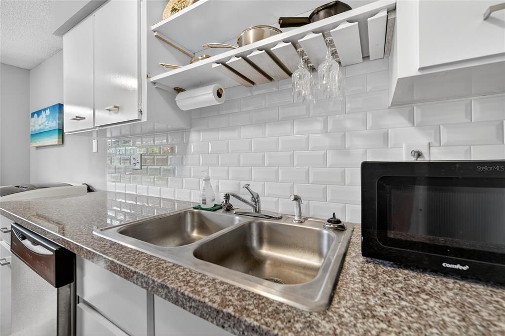 For Sale: $139,000 (2 beds, 2 baths, 952 Square Feet)