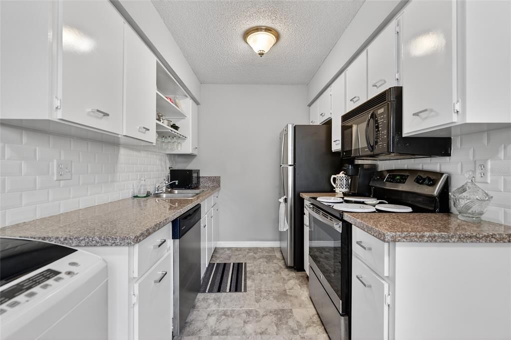 For Sale: $139,000 (2 beds, 2 baths, 952 Square Feet)