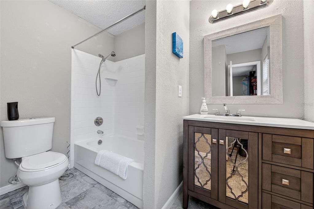 For Sale: $139,000 (2 beds, 2 baths, 952 Square Feet)