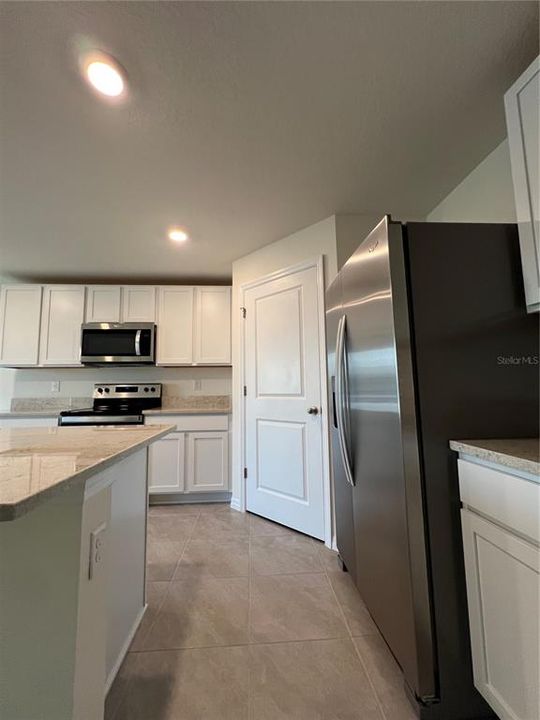 出租: $2,750 (5 贝兹, 3 浴室, 2605 平方英尺)