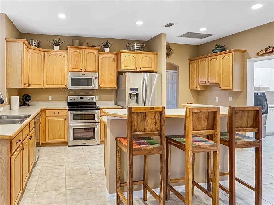 Active With Contract: $573,900 (4 beds, 3 baths, 2821 Square Feet)