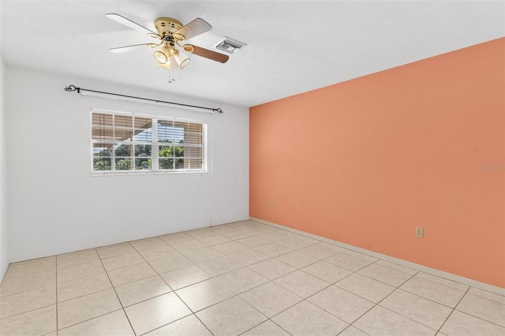 На продажу: $275,000 (2 спален, 1 ванн, 1020 Квадратных фут)