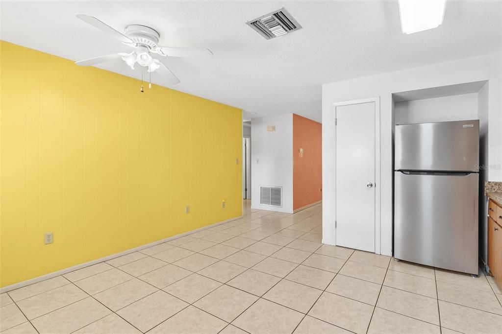 На продажу: $275,000 (2 спален, 1 ванн, 1020 Квадратных фут)