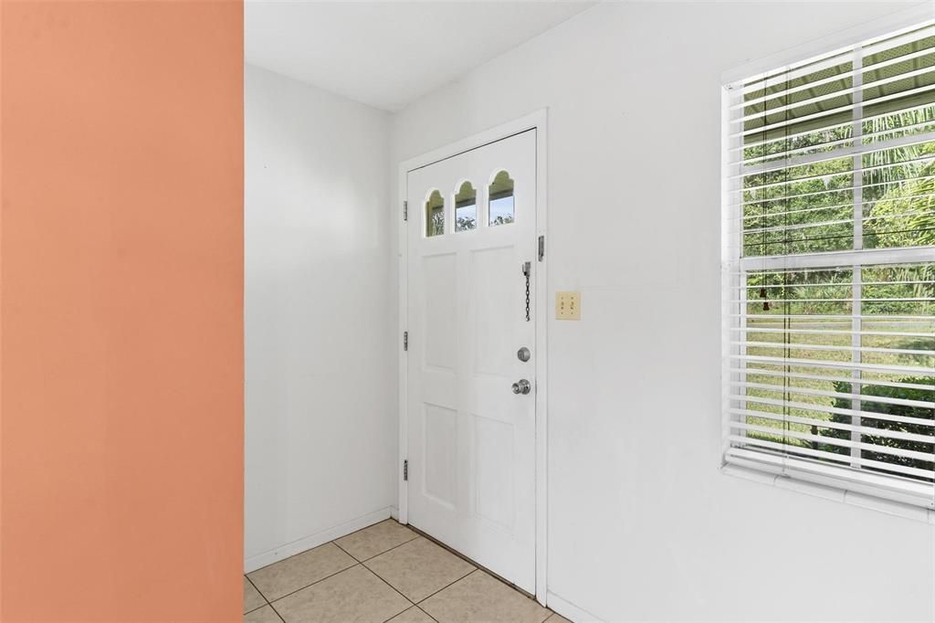 На продажу: $275,000 (2 спален, 1 ванн, 1020 Квадратных фут)