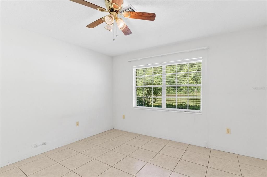 На продажу: $275,000 (2 спален, 1 ванн, 1020 Квадратных фут)