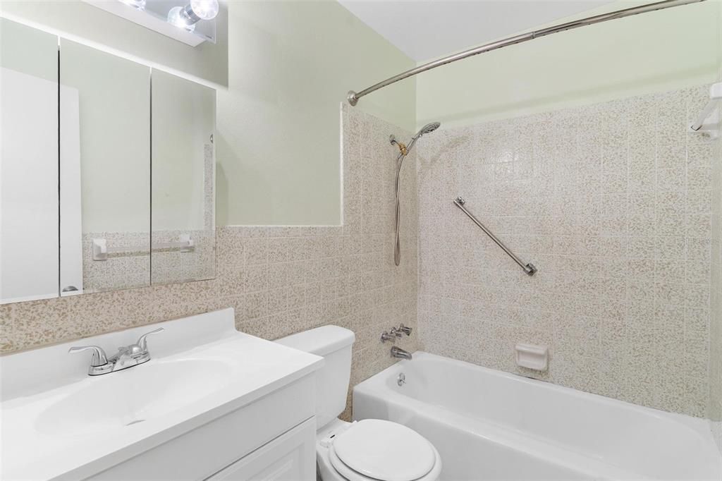 На продажу: $275,000 (2 спален, 1 ванн, 1020 Квадратных фут)