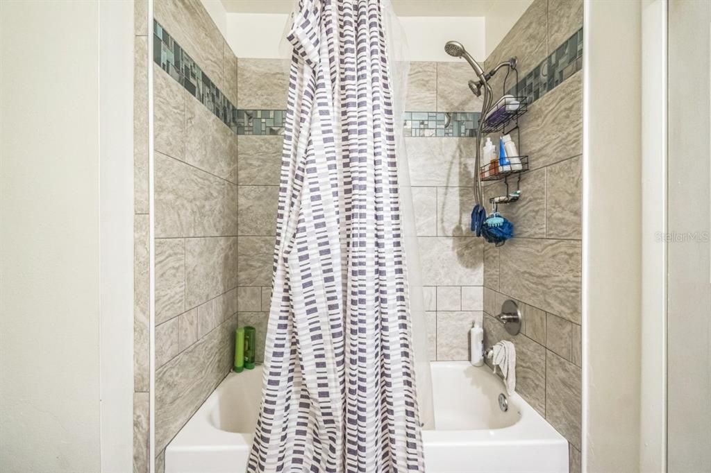 待售: $379,990 (6 贝兹, 0 浴室, 3758 平方英尺)