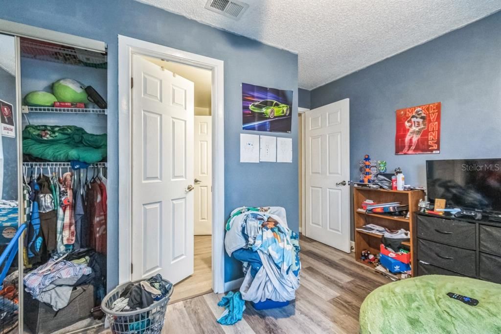 待售: $379,990 (6 贝兹, 0 浴室, 3758 平方英尺)