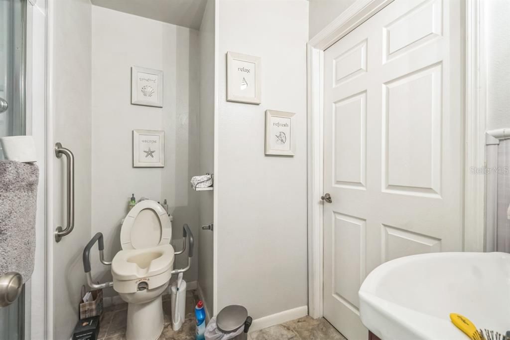 待售: $379,990 (6 贝兹, 0 浴室, 3758 平方英尺)