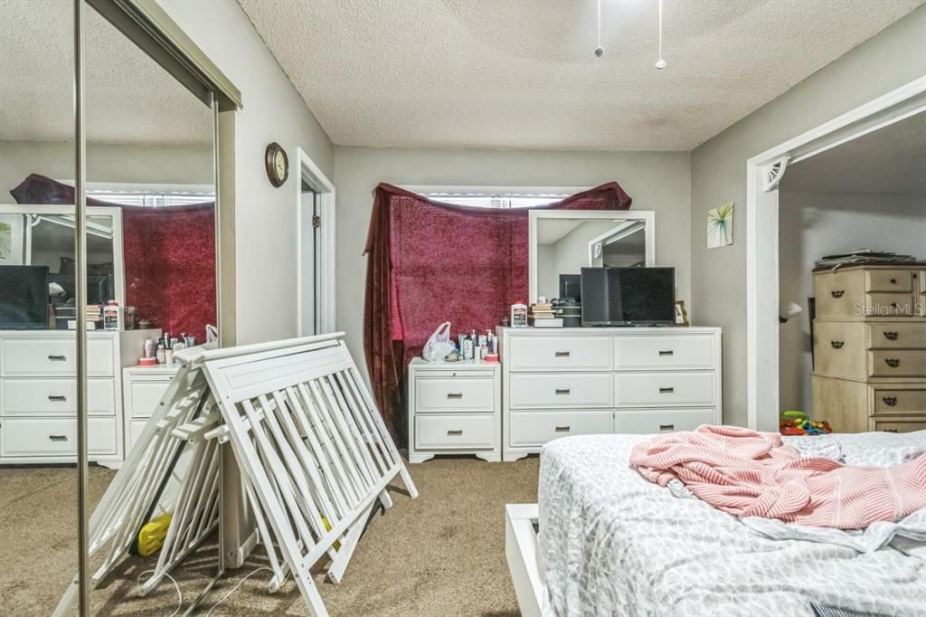 待售: $379,990 (6 贝兹, 0 浴室, 3758 平方英尺)