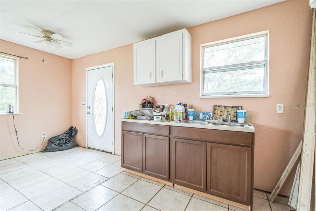 待售: $379,990 (6 贝兹, 0 浴室, 3758 平方英尺)