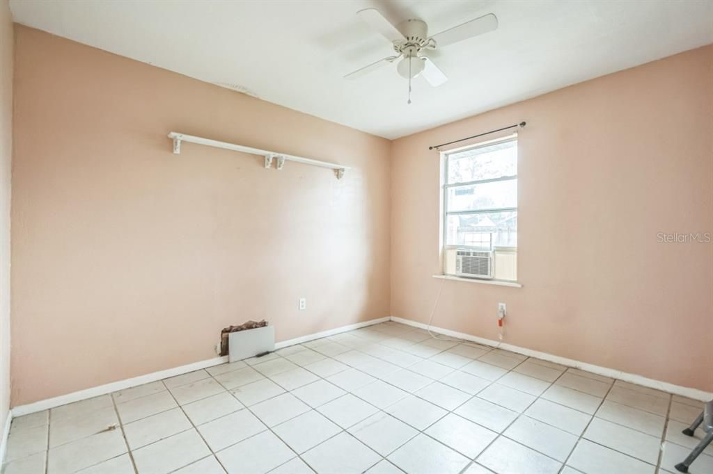 待售: $379,990 (6 贝兹, 0 浴室, 3758 平方英尺)