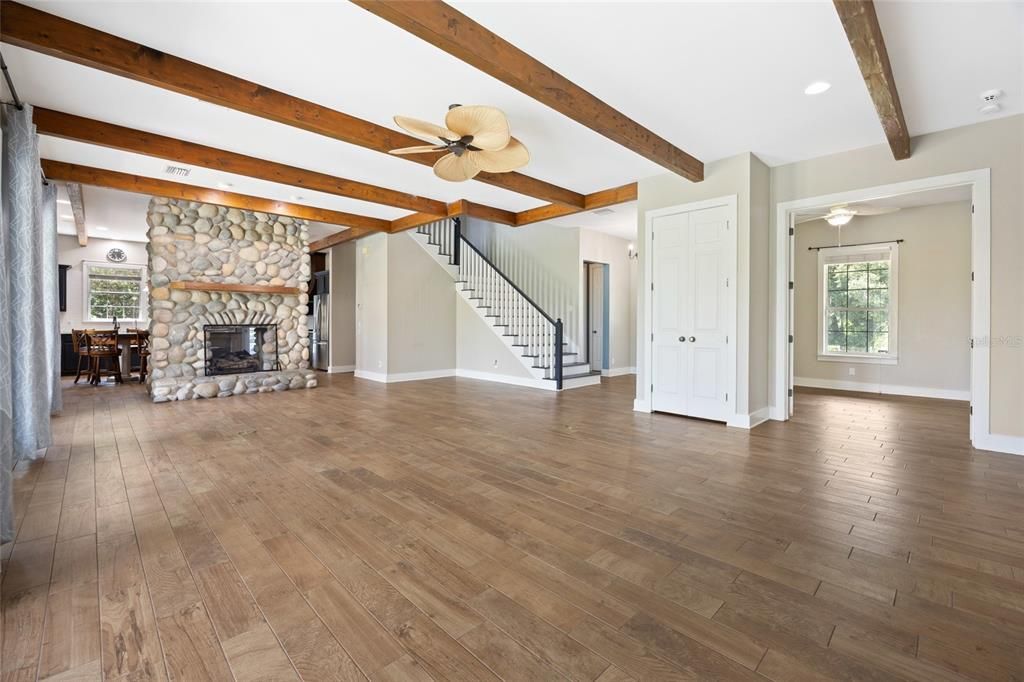 For Sale: $1,100,000 (5 beds, 4 baths, 3990 Square Feet)