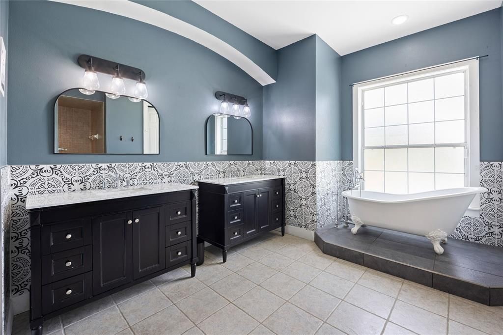 For Sale: $1,100,000 (5 beds, 4 baths, 3990 Square Feet)