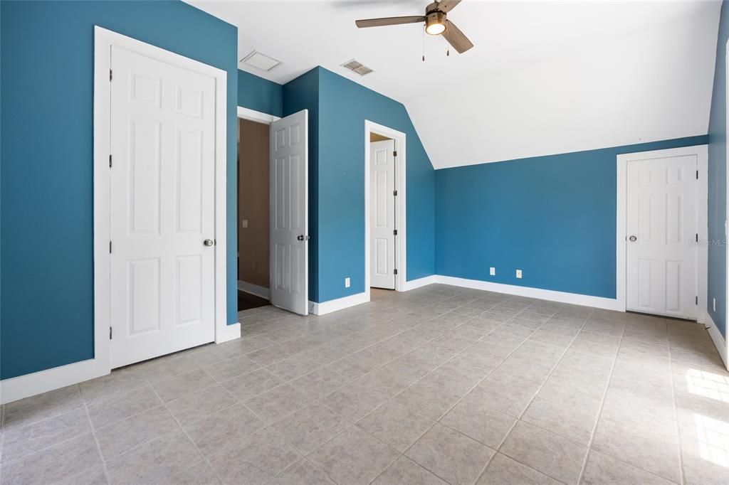 For Sale: $1,100,000 (5 beds, 4 baths, 3990 Square Feet)