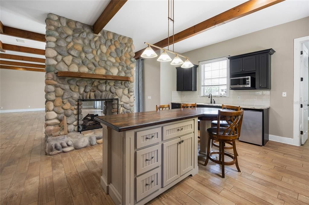 For Sale: $1,100,000 (5 beds, 4 baths, 3990 Square Feet)