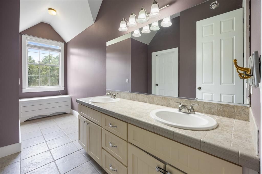 For Sale: $1,100,000 (5 beds, 4 baths, 3990 Square Feet)