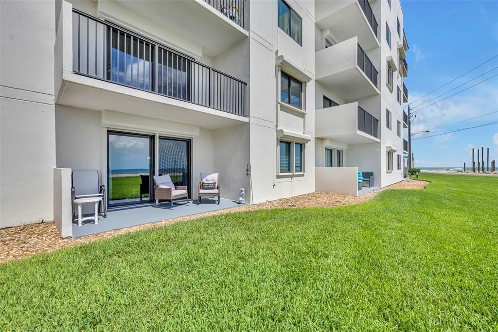 合同活跃: $375,000 (2 贝兹, 2 浴室, 1056 平方英尺)