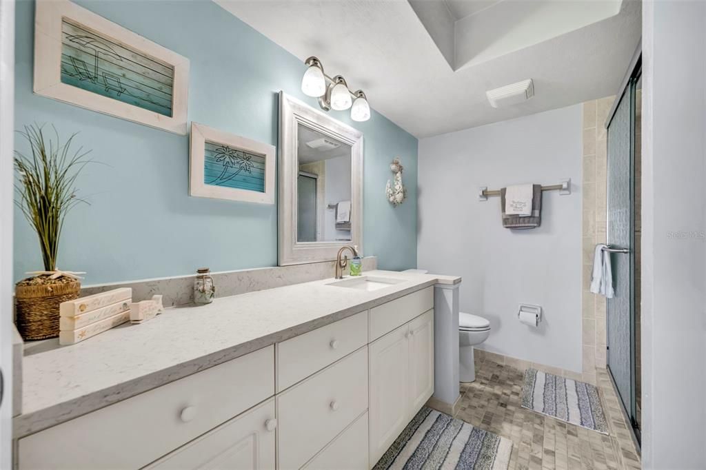 合同活跃: $375,000 (2 贝兹, 2 浴室, 1056 平方英尺)